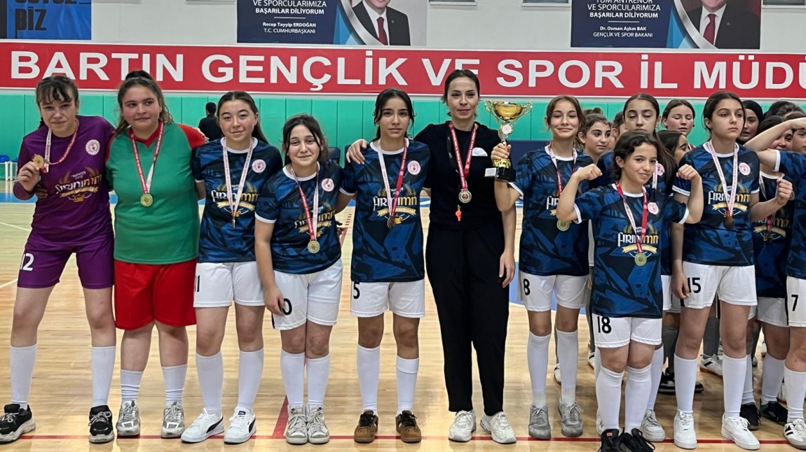 Okul Sporları Yıldız Kızlar Futsal Takımımız İl Birincisi Oldular